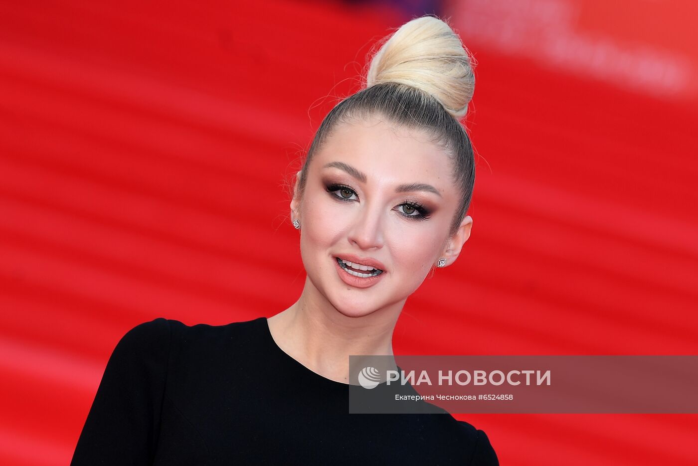 Певица Марго на красной дорожке перед церемонией открытия 43-го Московского Международного кинофестиваля (ММКФ) в Москве. Место: Россия, Москва. Автор: Екатерина Чеснокова/РИА Новости. Церемония открытия 43-го ММКФ