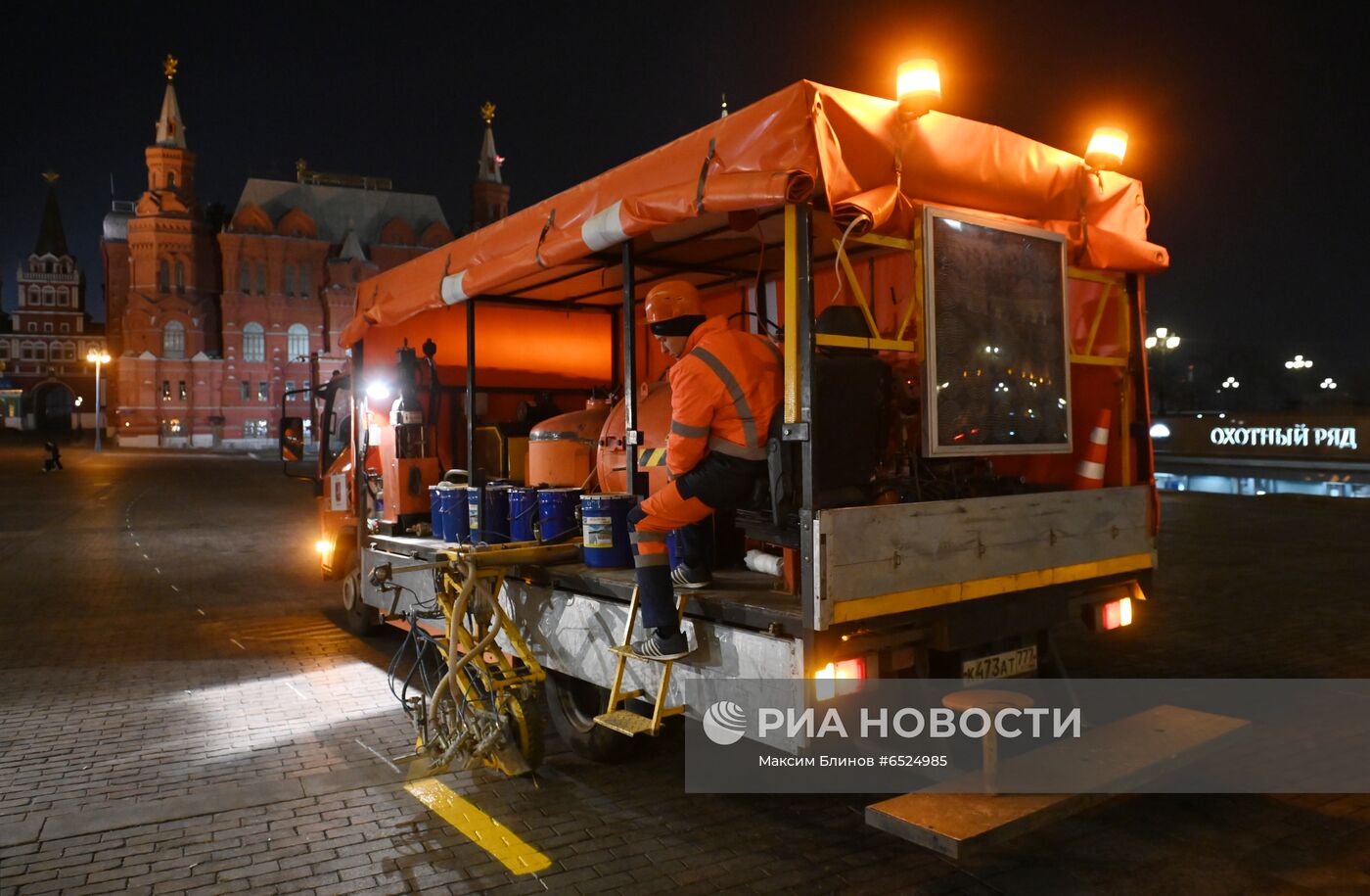 Нанесение временной дорожной разметки в параду Победы