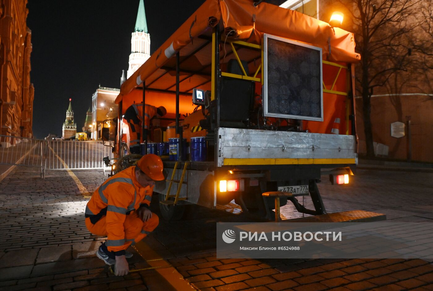 Нанесение временной дорожной разметки в параду Победы