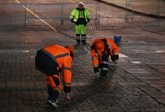 Нанесение временной дорожной разметки в параду Победы