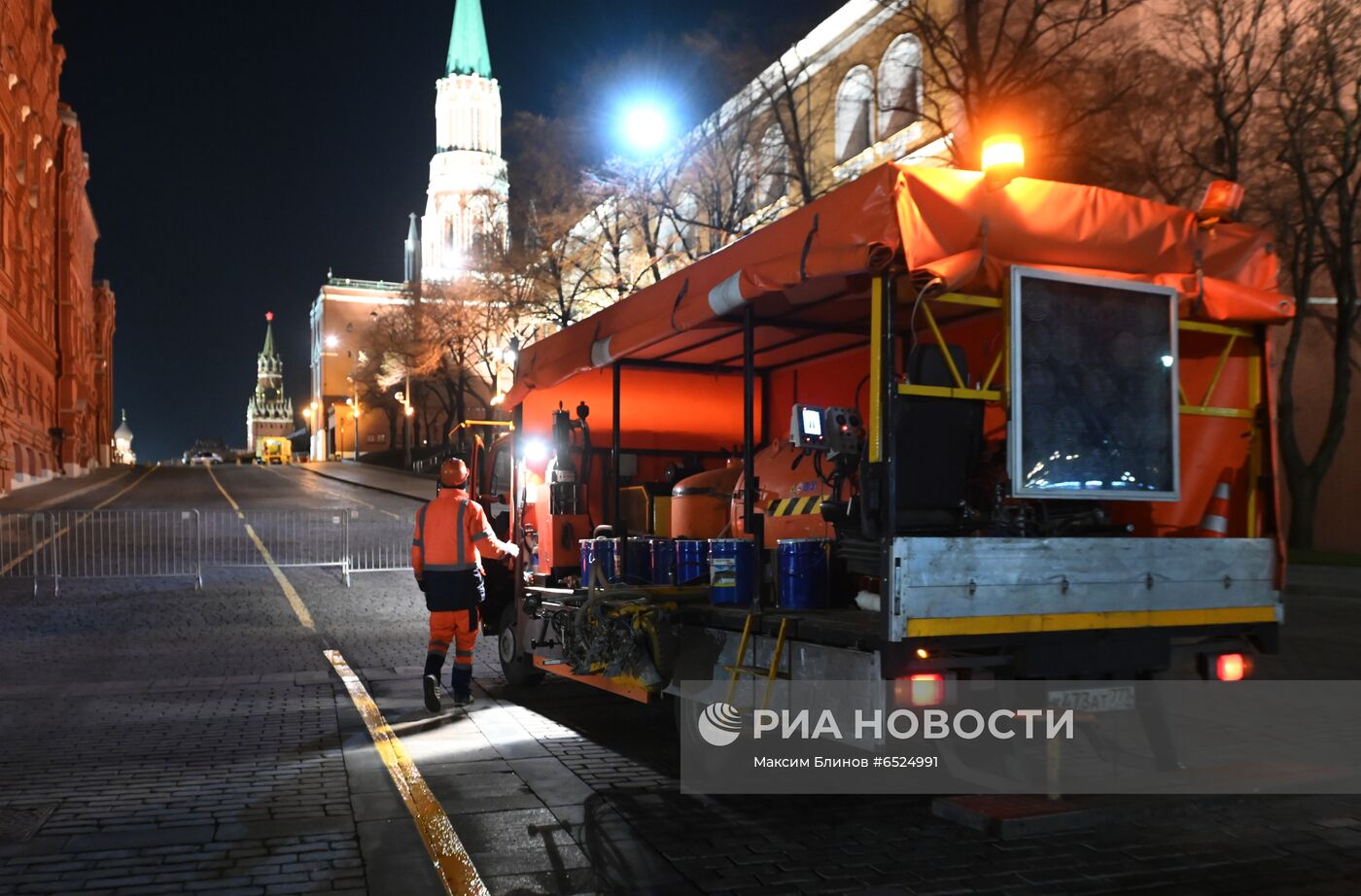 Нанесение временной дорожной разметки в параду Победы