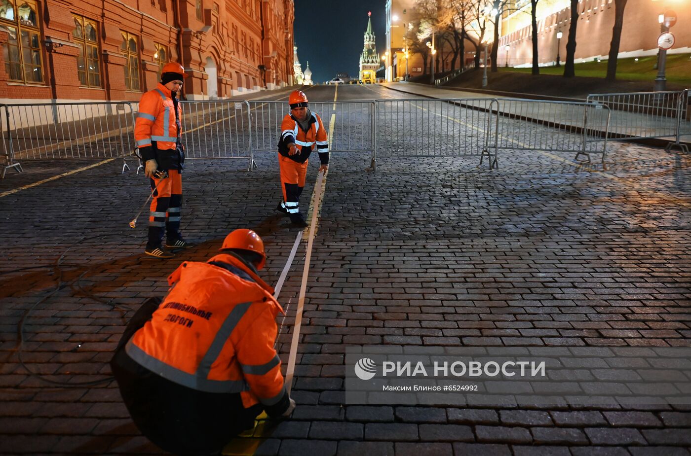 Нанесение временной дорожной разметки в параду Победы