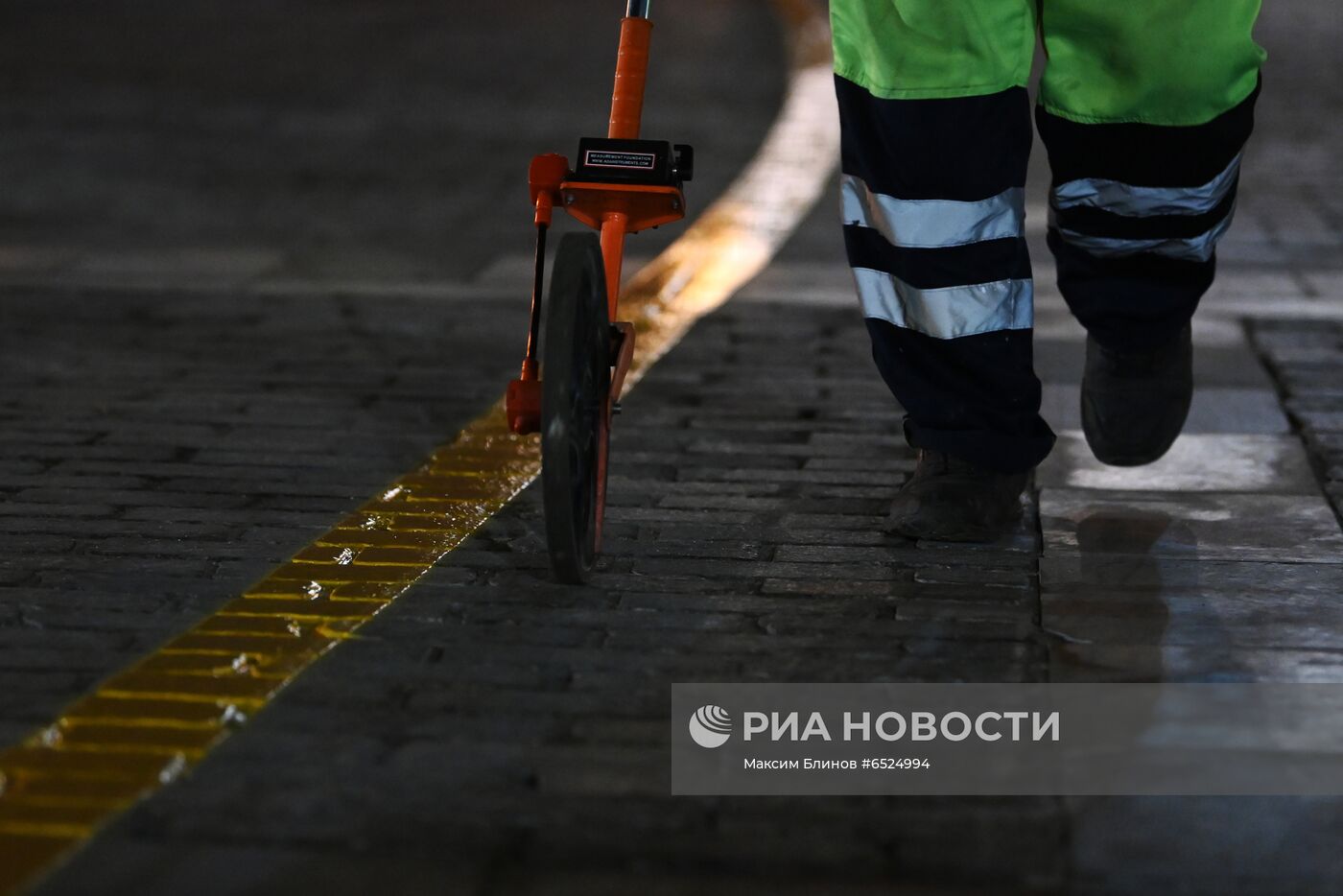 Нанесение временной дорожной разметки в параду Победы