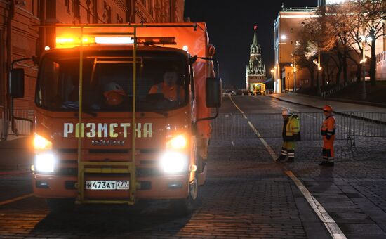 Нанесение временной дорожной разметки в параду Победы