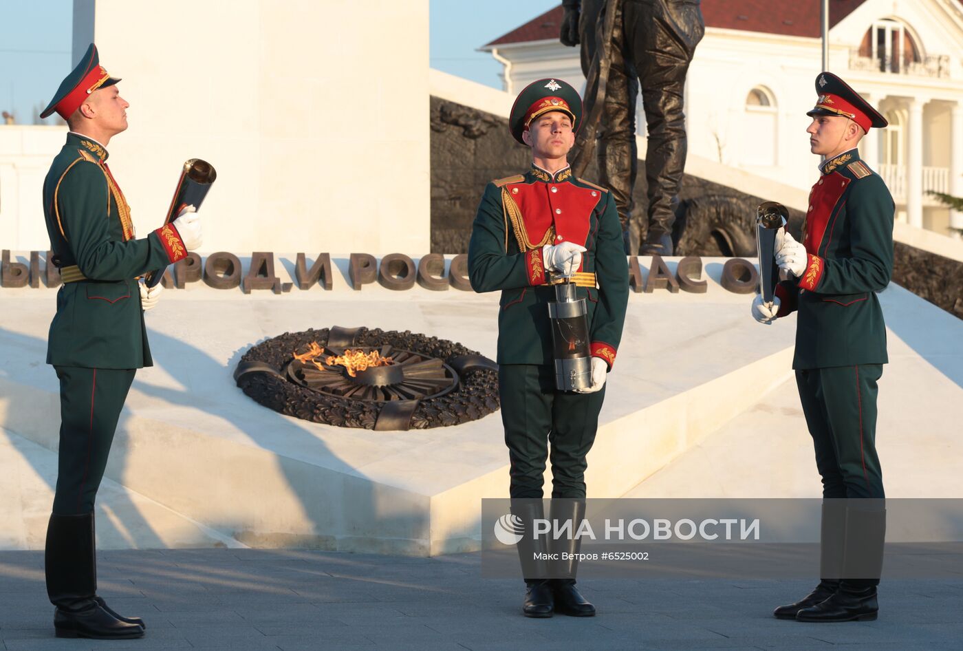 Открытие памятника в честь 100-летия окончания Гражданской войны