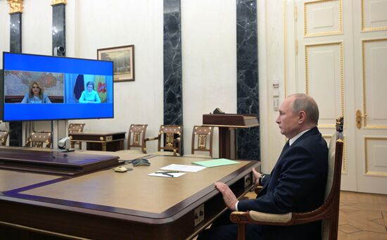 Рабочая встреча президент РФ В. Путина с Т. Голиковой и А. Поповой