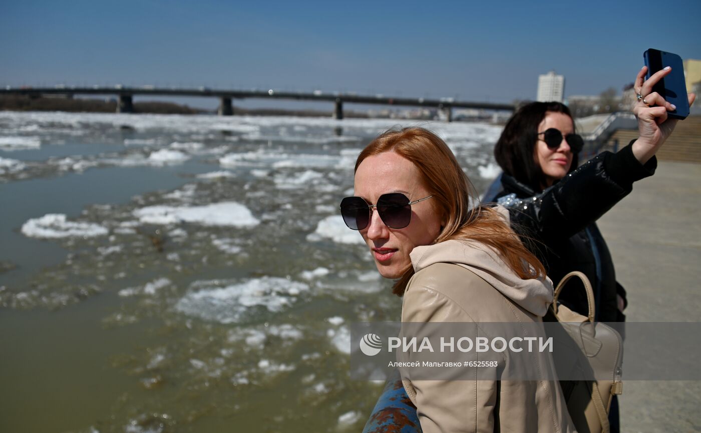 Ледоход на Иртыше в Омске