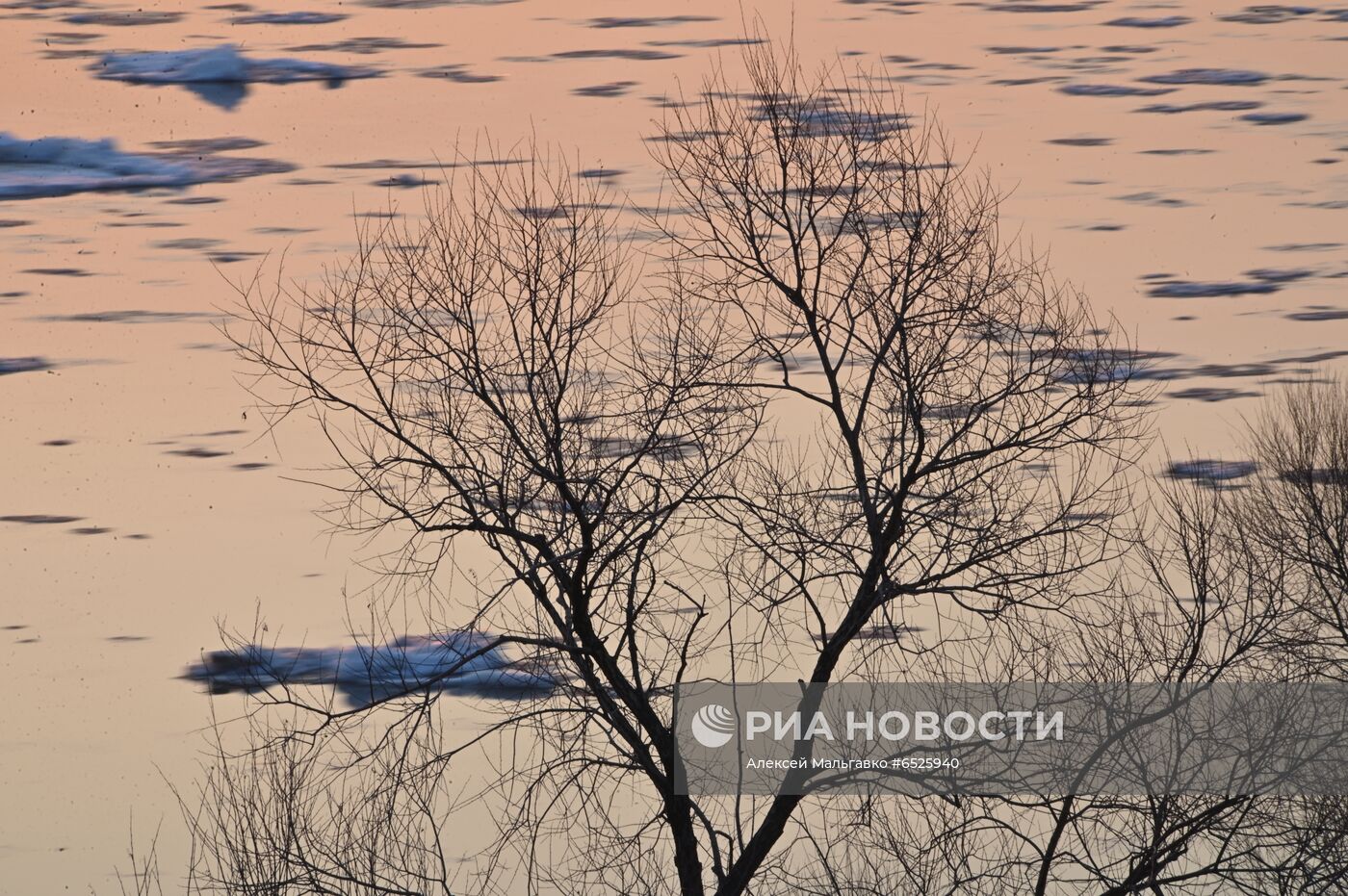 Ледоход на Иртыше в Омске