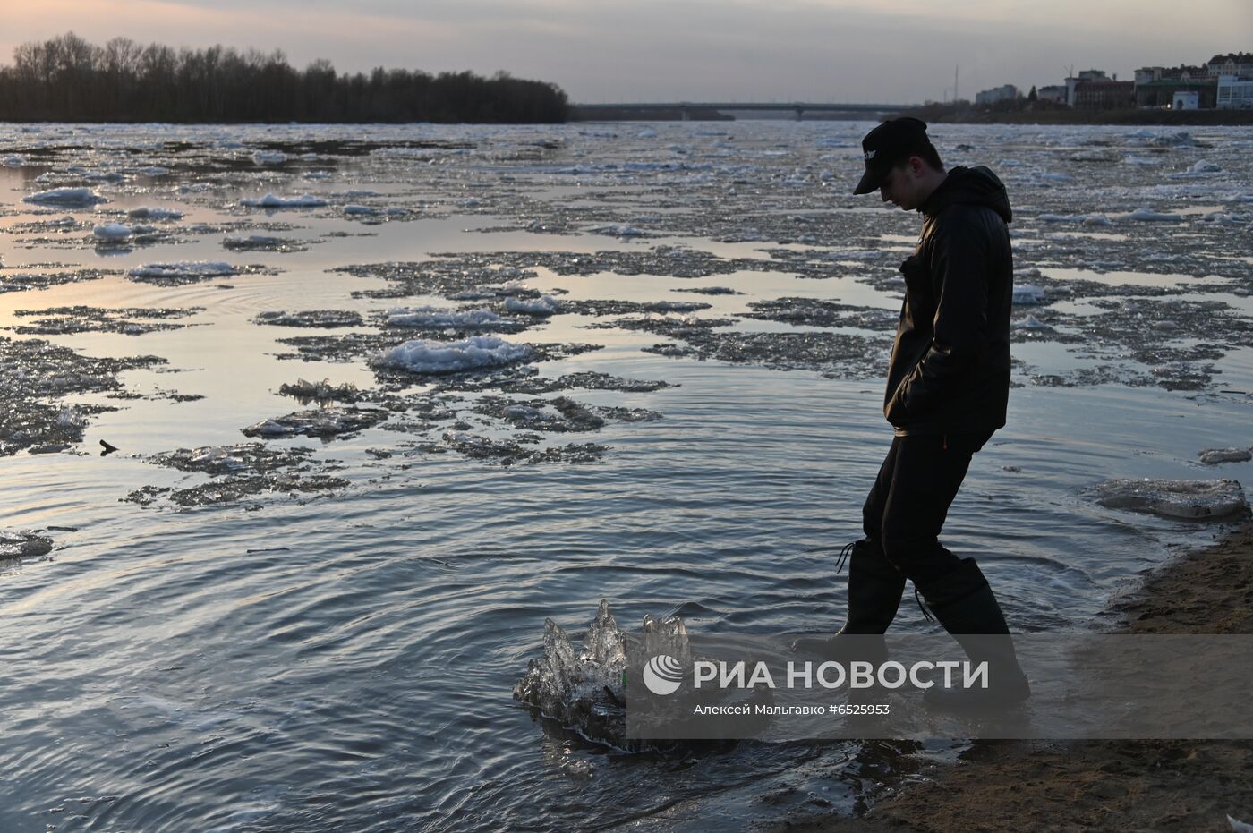 Ледоход на Иртыше в Омске