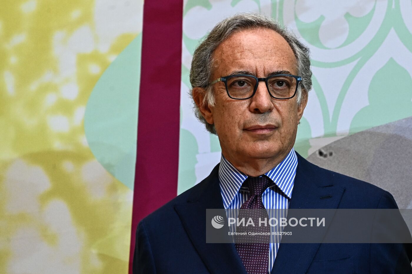 Выставка "Под маской Венеции"