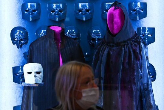 Выставка "Под маской Венеции"