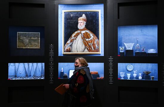 Выставка "Под маской Венеции"