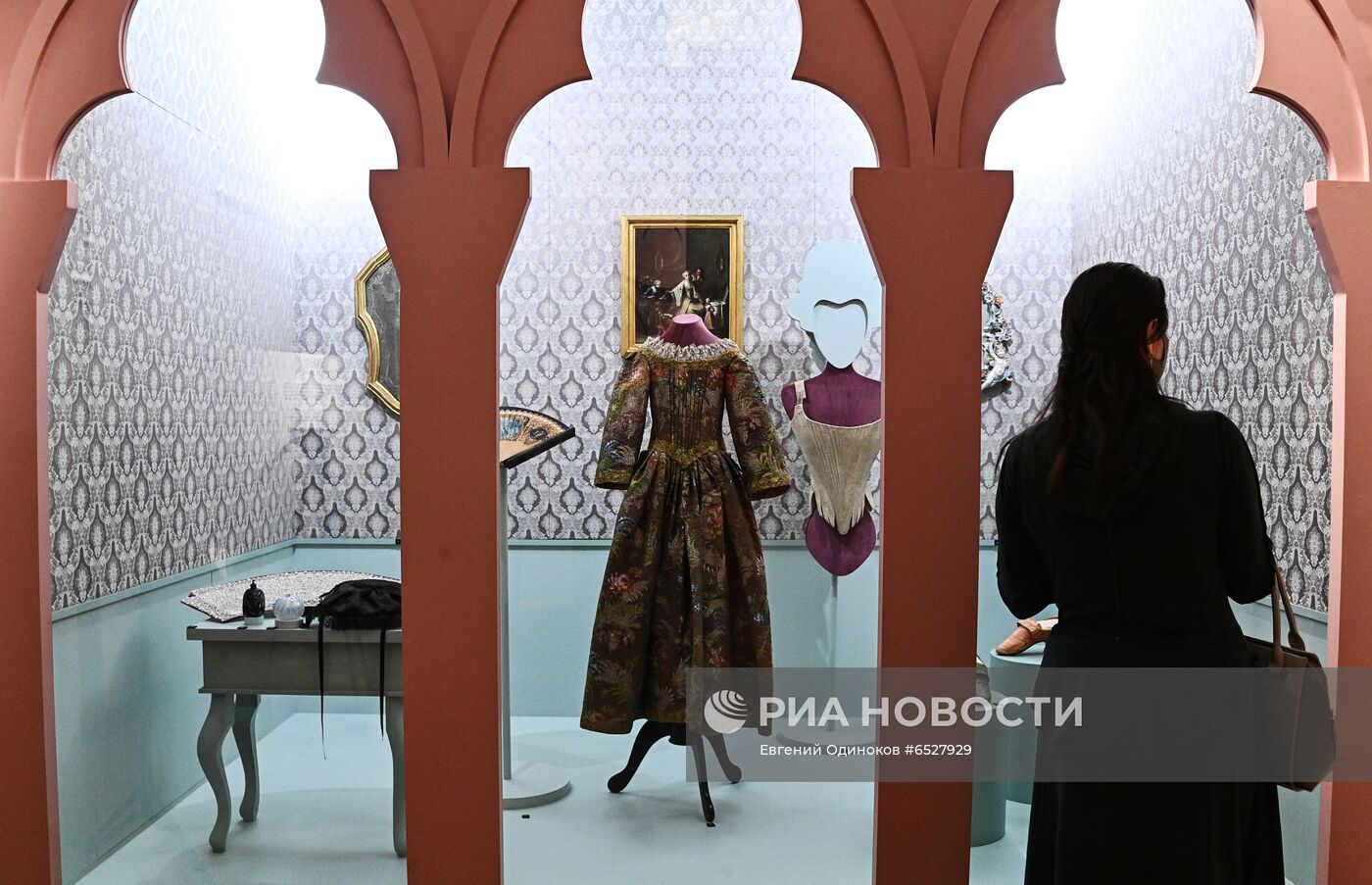 Выставка "Под маской Венеции"