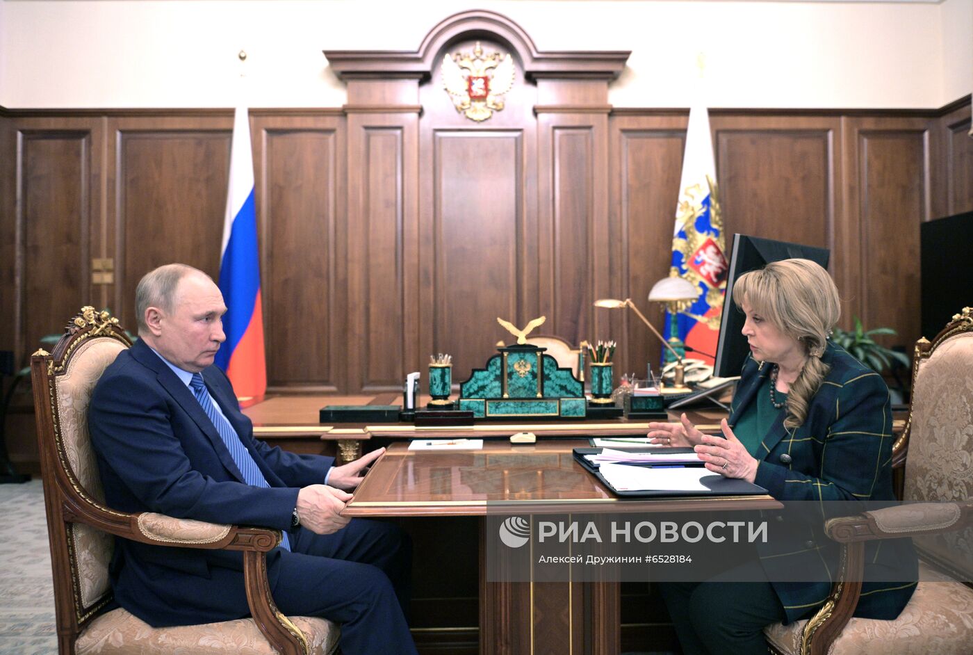 Президент РФ В. Путин встретился с главой ЦИК РФ Э. Памфиловой