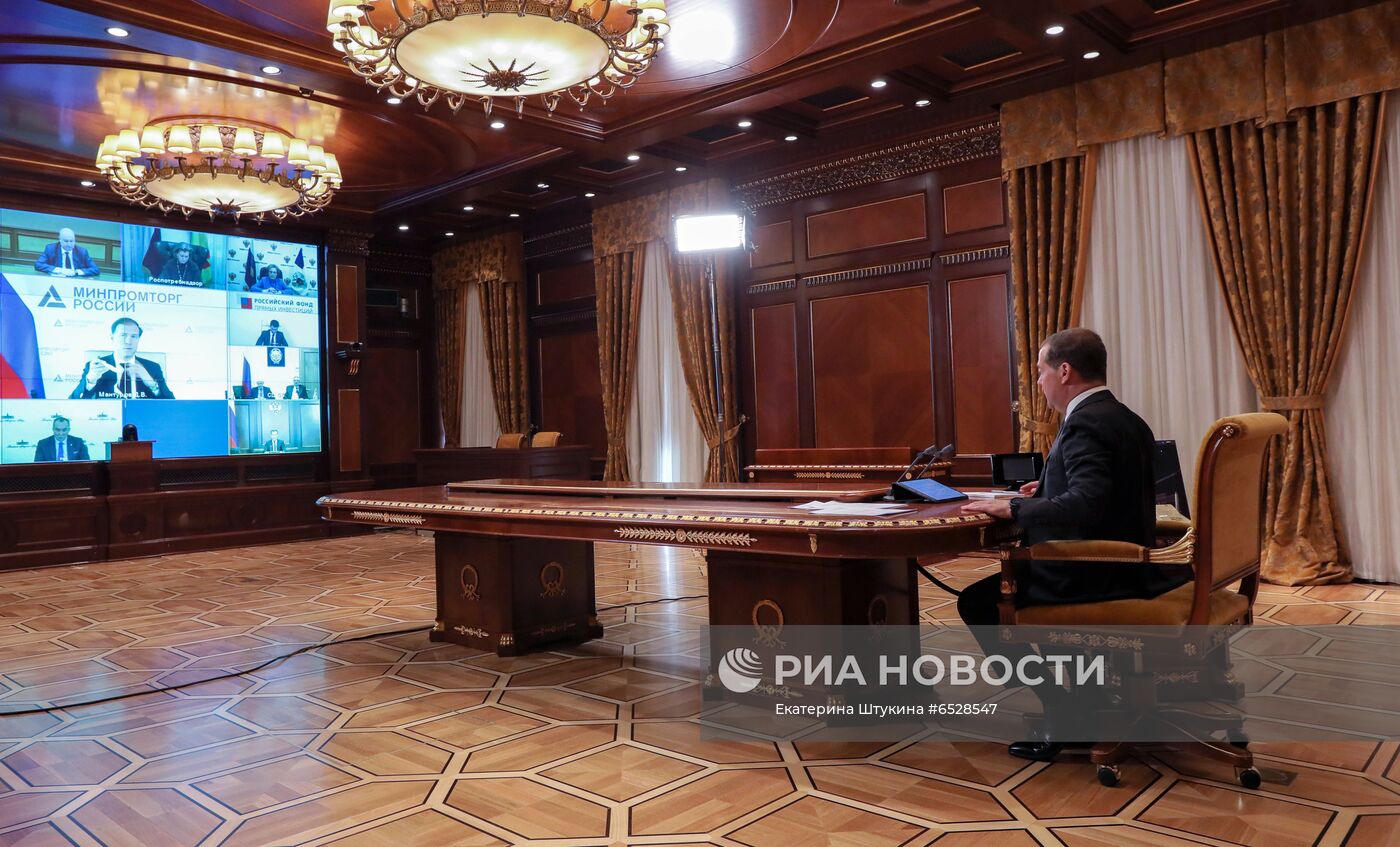 Зампред Совбеза РФ Д. Медведев провел совещание о масштабировании производства и внедрения российских вакцин против COVID-19