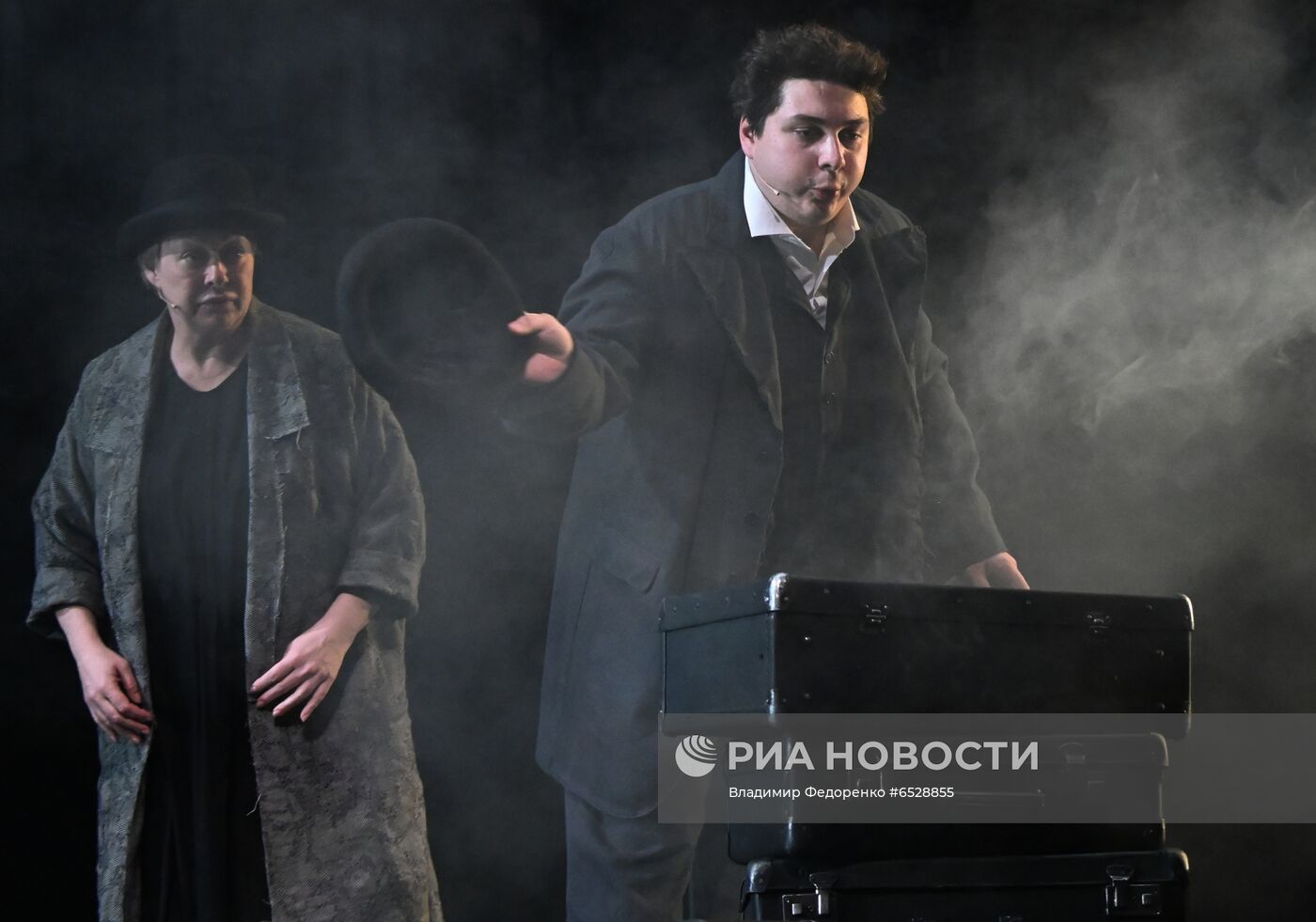 Спектакль "Мертвые души" в театре им. Евг. Вахтангова