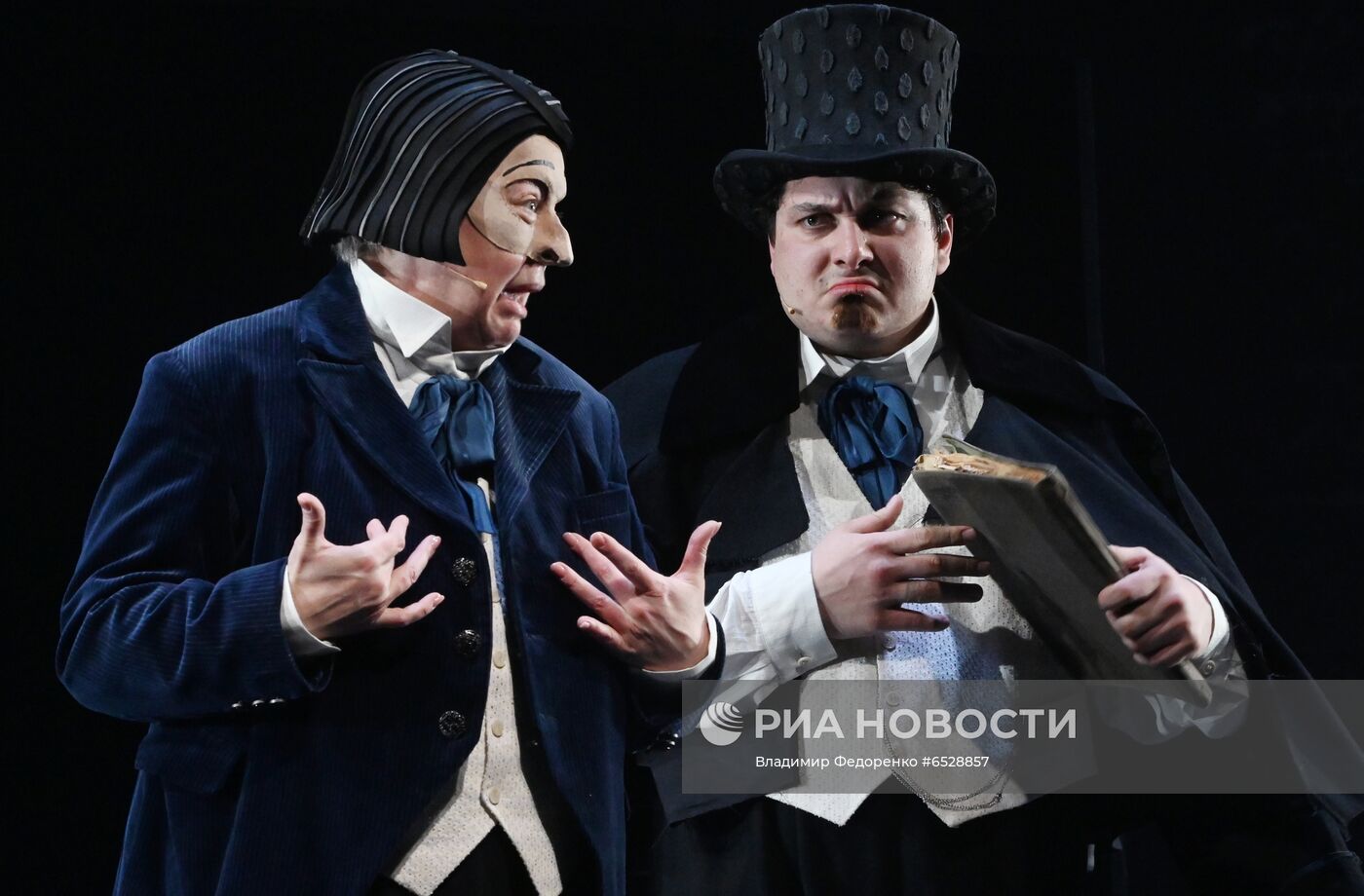 Спектакль "Мертвые души" в театре им. Евг. Вахтангова