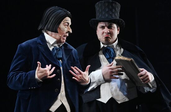 Спектакль "Мертвые души" в театре им. Евг. Вахтангова