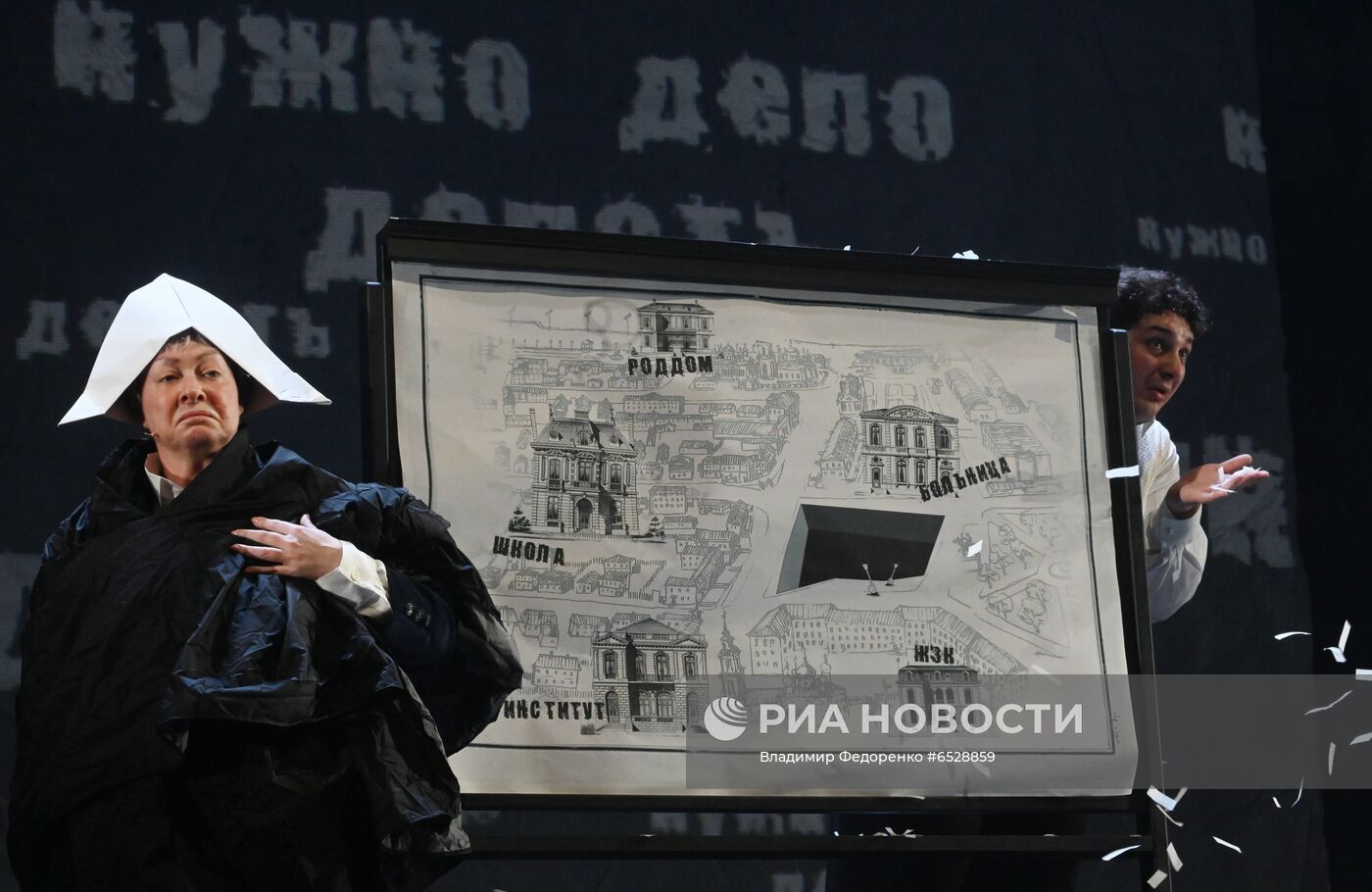 Спектакль "Мертвые души" в театре им. Евг. Вахтангова