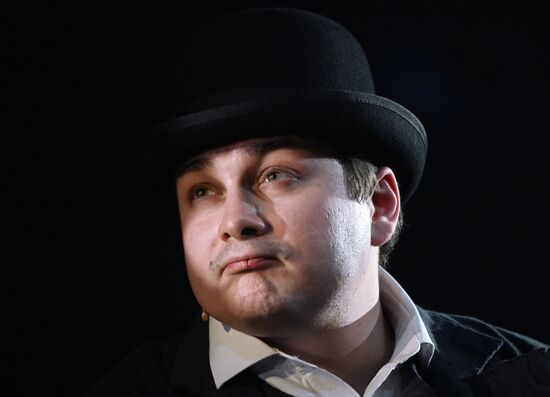 Спектакль "Мертвые души" в театре им. Евг. Вахтангова