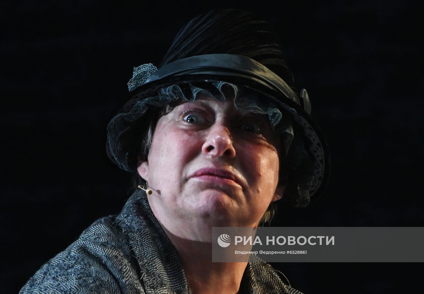 Спектакль "Мертвые души" в театре им. Евг. Вахтангова