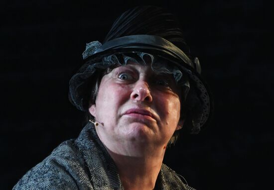 Спектакль "Мертвые души" в театре им. Евг. Вахтангова