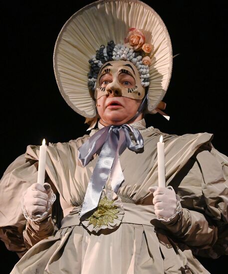 Спектакль "Мертвые души" в театре им. Евг. Вахтангова