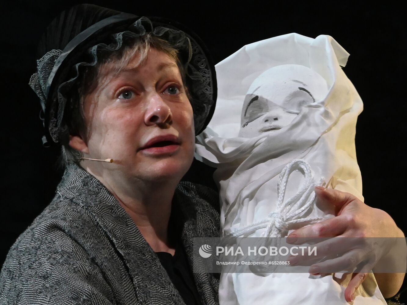 Спектакль "Мертвые души" в театре им. Евг. Вахтангова