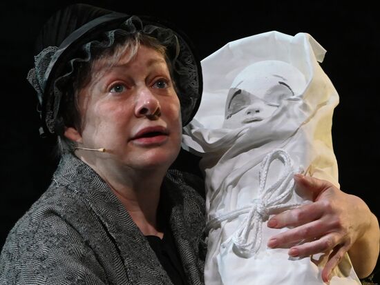 Спектакль "Мертвые души" в театре им. Евг. Вахтангова