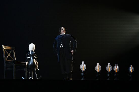 Спектакль "Мертвые души" в театре им. Евг. Вахтангова