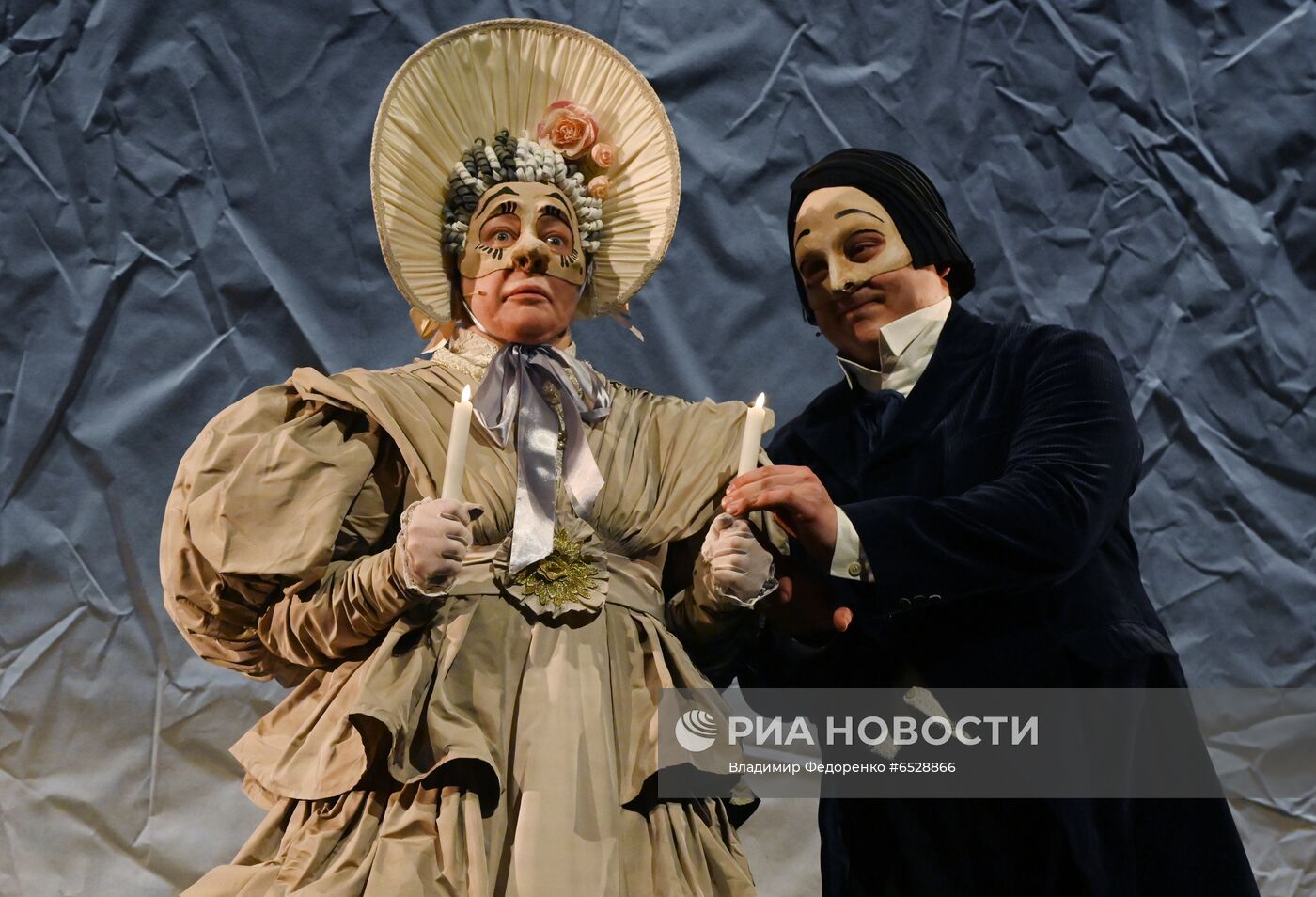 Спектакль "Мертвые души" в театре им. Евг. Вахтангова