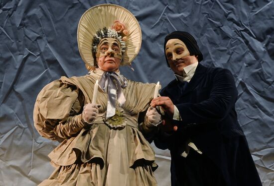 Спектакль "Мертвые души" в театре им. Евг. Вахтангова