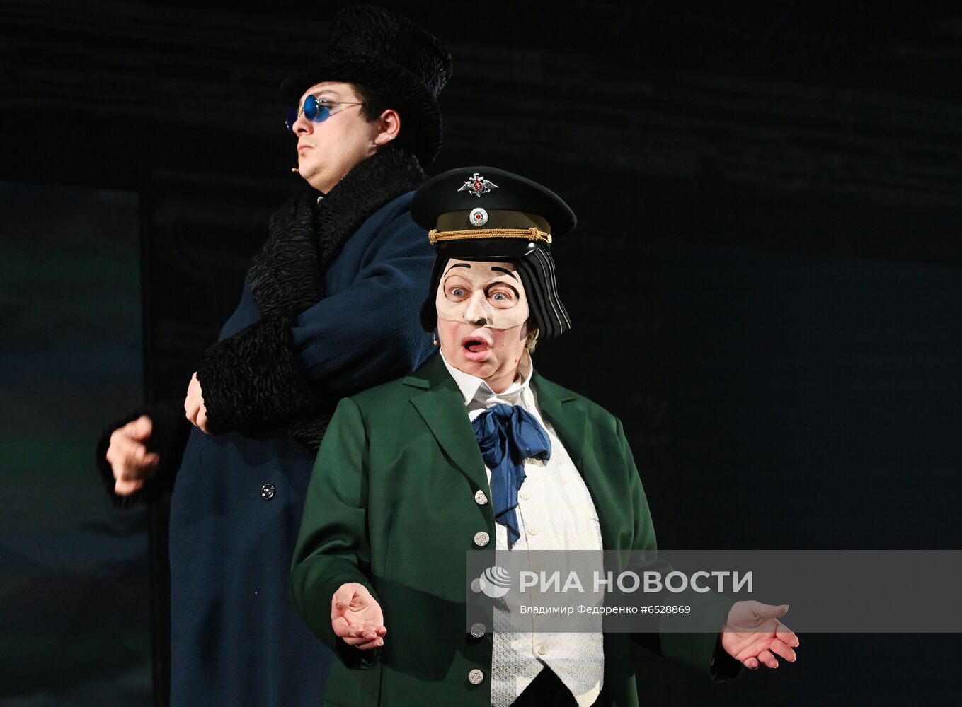 Спектакль "Мертвые души" в театре им. Евг. Вахтангова