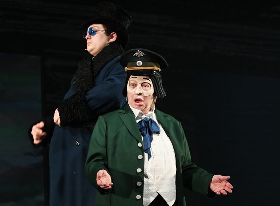 Спектакль "Мертвые души" в театре им. Евг. Вахтангова