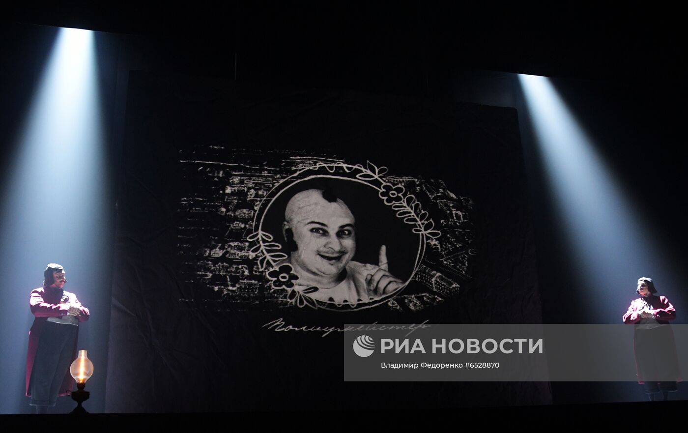 Спектакль "Мертвые души" в театре им. Евг. Вахтангова