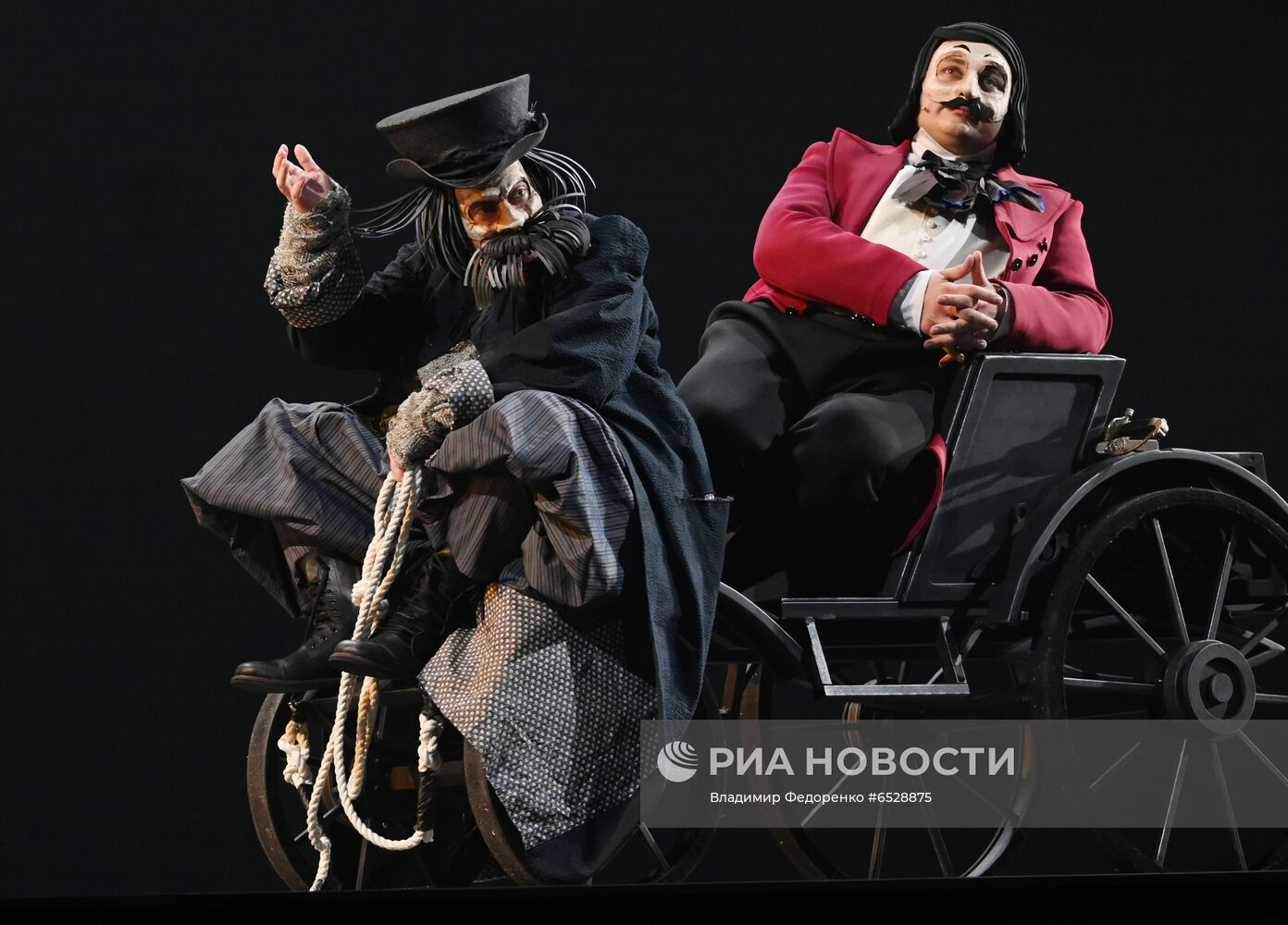 Спектакль "Мертвые души" в театре им. Евг. Вахтангова