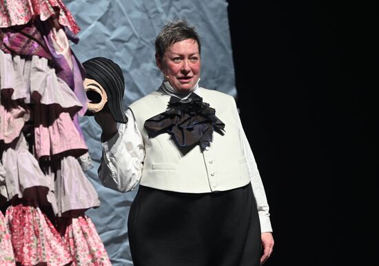 Спектакль "Мертвые души" в театре им. Евг. Вахтангова