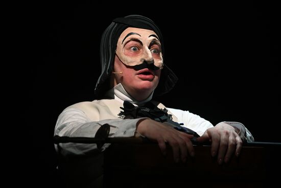 Спектакль "Мертвые души" в театре им. Евг. Вахтангова