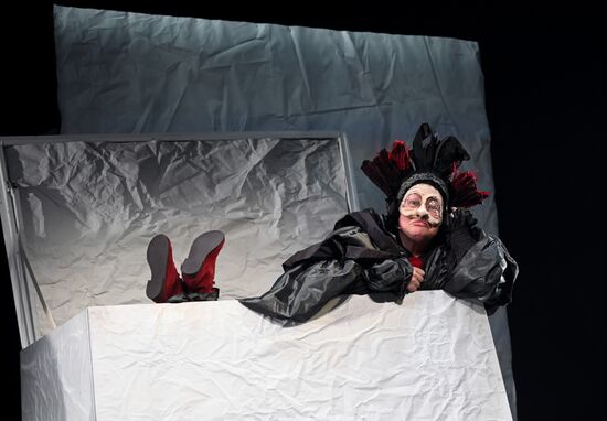 Спектакль "Мертвые души" в театре им. Евг. Вахтангова