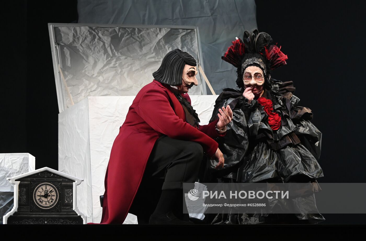 Спектакль "Мертвые души" в театре им. Евг. Вахтангова