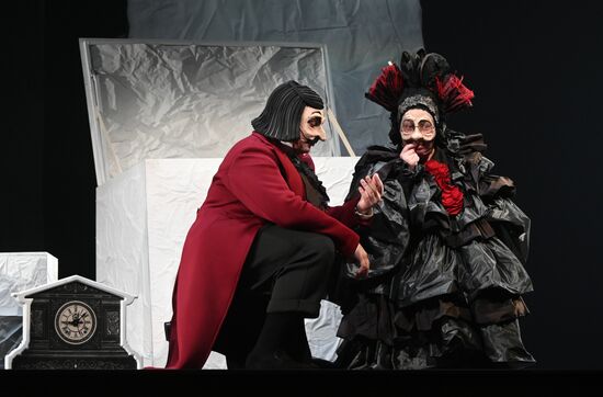 Спектакль "Мертвые души" в театре им. Евг. Вахтангова