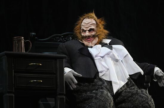 Спектакль "Мертвые души" в театре им. Евг. Вахтангова