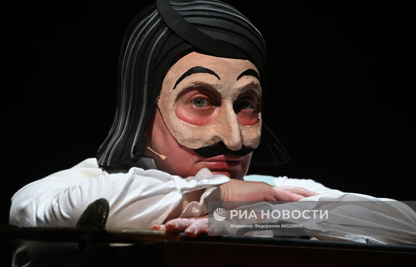Спектакль "Мертвые души" в театре им. Евг. Вахтангова
