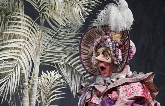 Спектакль "Мертвые души" в театре им. Евг. Вахтангова