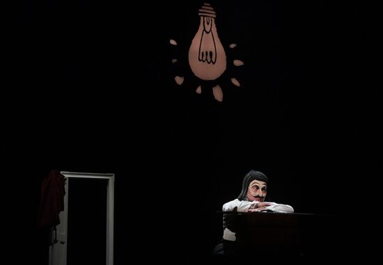 Спектакль "Мертвые души" в театре им. Евг. Вахтангова