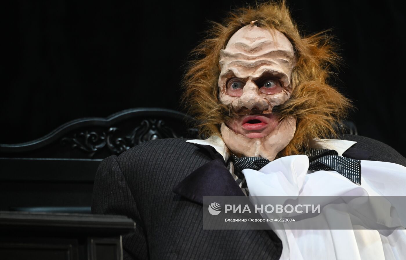 Спектакль "Мертвые души" в театре им. Евг. Вахтангова