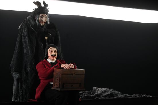 Спектакль "Мертвые души" в театре им. Евг. Вахтангова