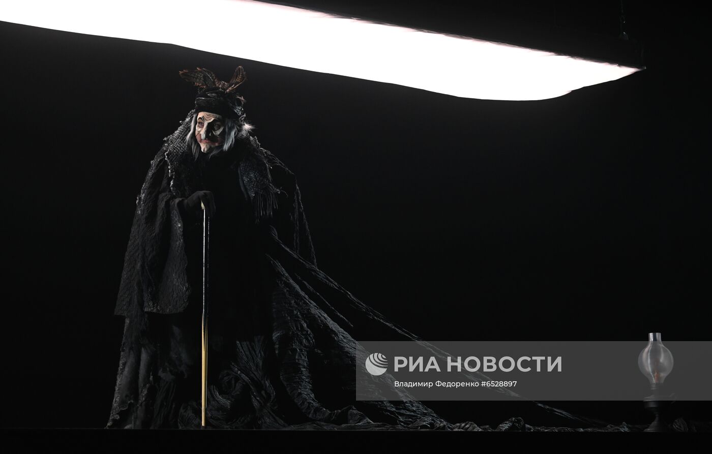 Спектакль "Мертвые души" в театре им. Евг. Вахтангова