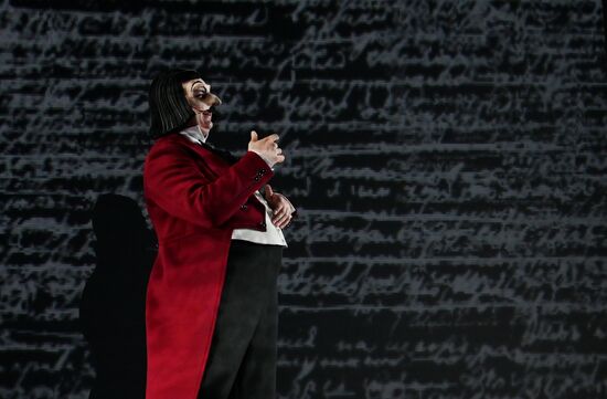 Спектакль "Мертвые души" в театре им. Евг. Вахтангова