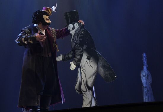 Спектакль "Мертвые души" в театре им. Евг. Вахтангова